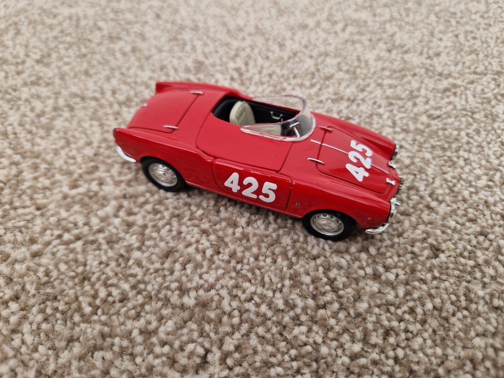 CORGI SOLIDO 1/43 CLASSIC ALFA ROMEO GIULIETTA SPIDER DIECAST MODEL CAR