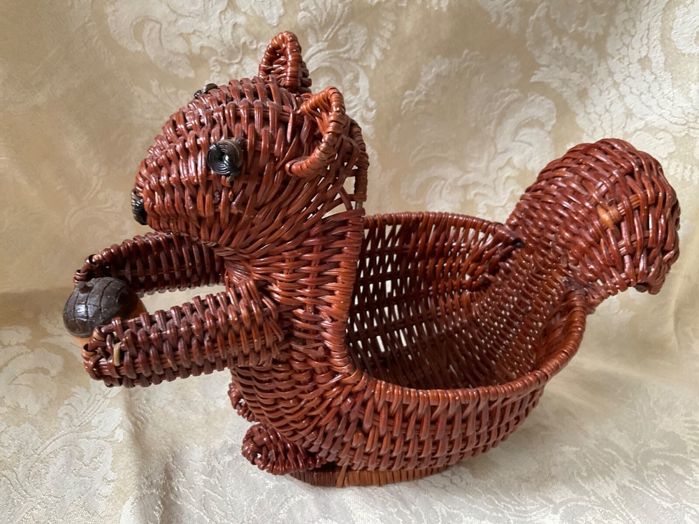 Vintage Brown Woven Wicker Squirrel & Acorn Flower Basket Candy Trinket Dish