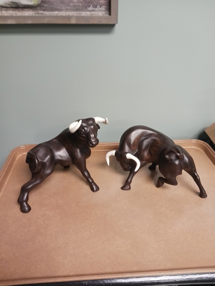 Pair Of Vintage Beautiful Ceramic Bulls American Signed J Weida