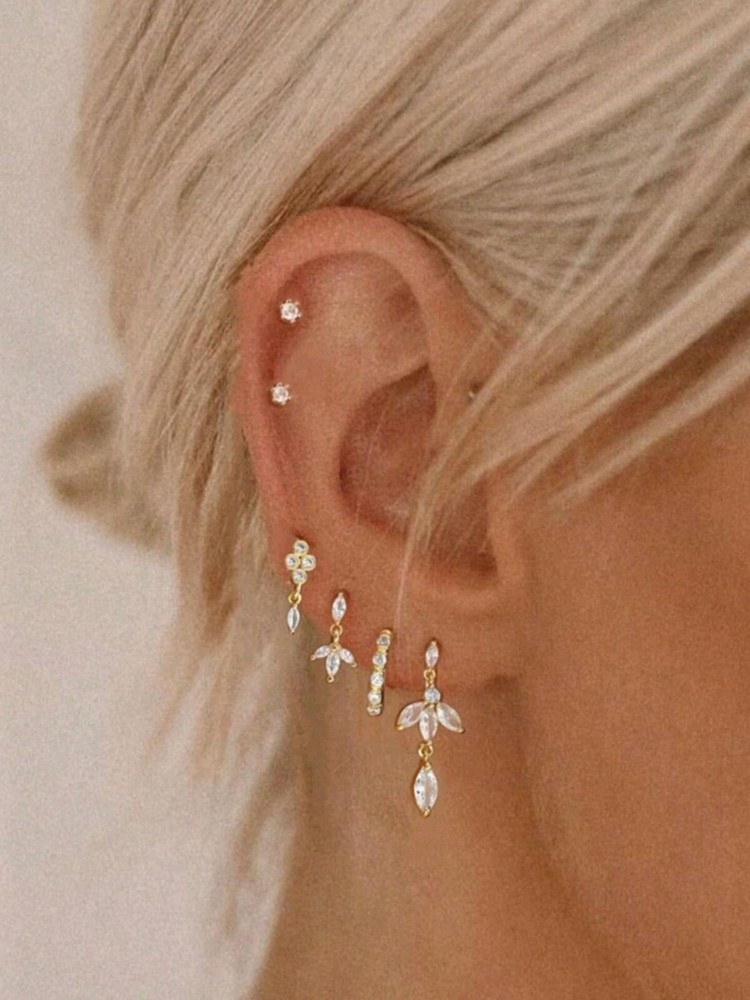 18k Gold Hoop Earrings Set for Women – Elegant Huggies Ear Cuff Design for Double Piercing and Forward Helix Jewelry