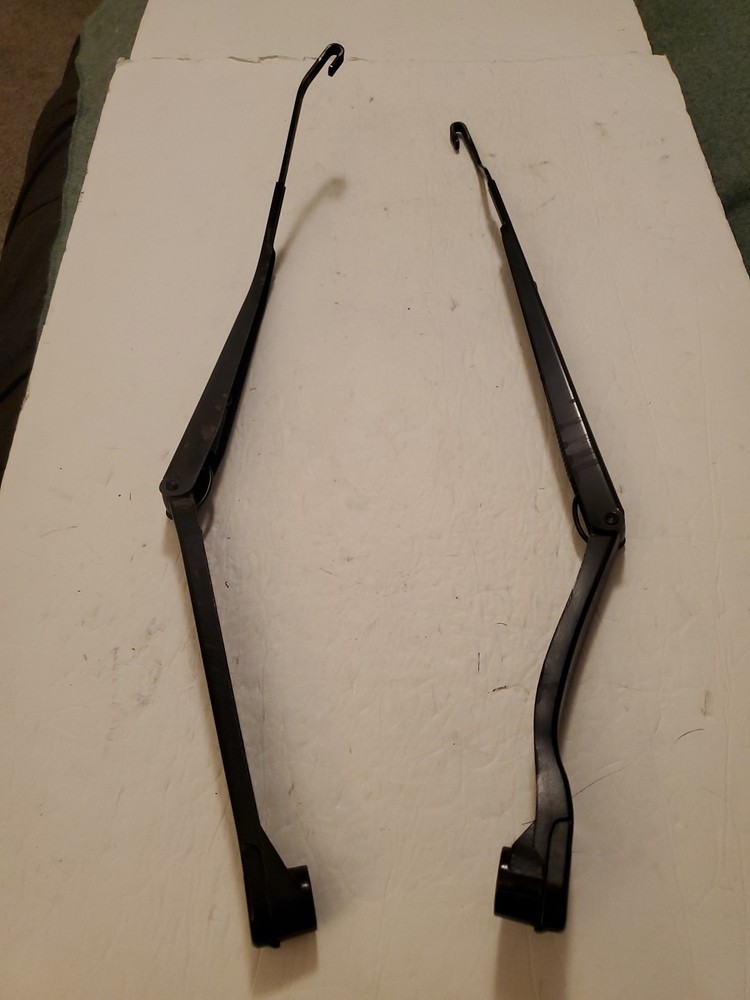 2002 2006 TOYOTA CAMRY FRONT LEFT & RIGHT WINDSHIELD WIPER ARMS OEM W/ CAPS