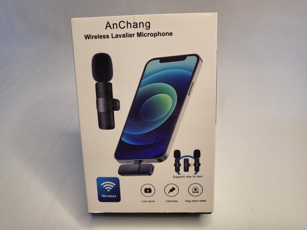 Wireless Lavalier Mic Mini Clip On Microphone for iPhone iPad Audio Video Recording