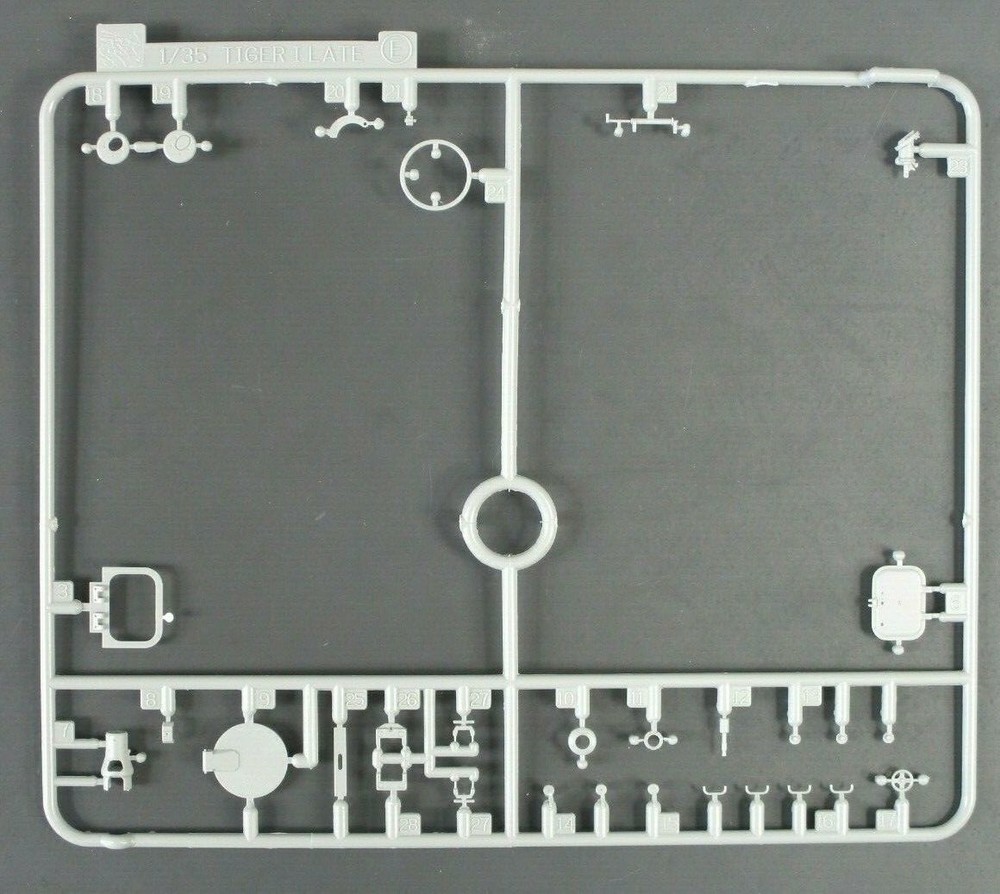 1/35 Cyber Hobby Tiger I Mid Command Parts Tree E Kit 6660-image