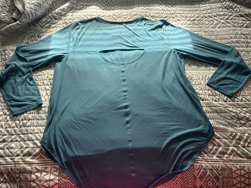 Under Armour Women’s Blue Logo Loose Pullover Long Sleeve Top Size XL Keyhole
