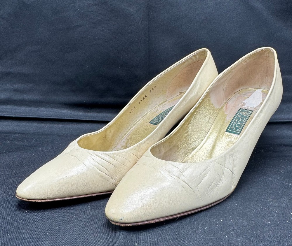 Vintage 1980s GUCCI Ivory Leather Stiletto Pumps Size 39.5 AA Italy