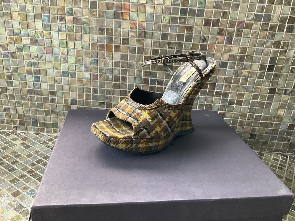 Prada Vinchy 100 Heels in Size 37