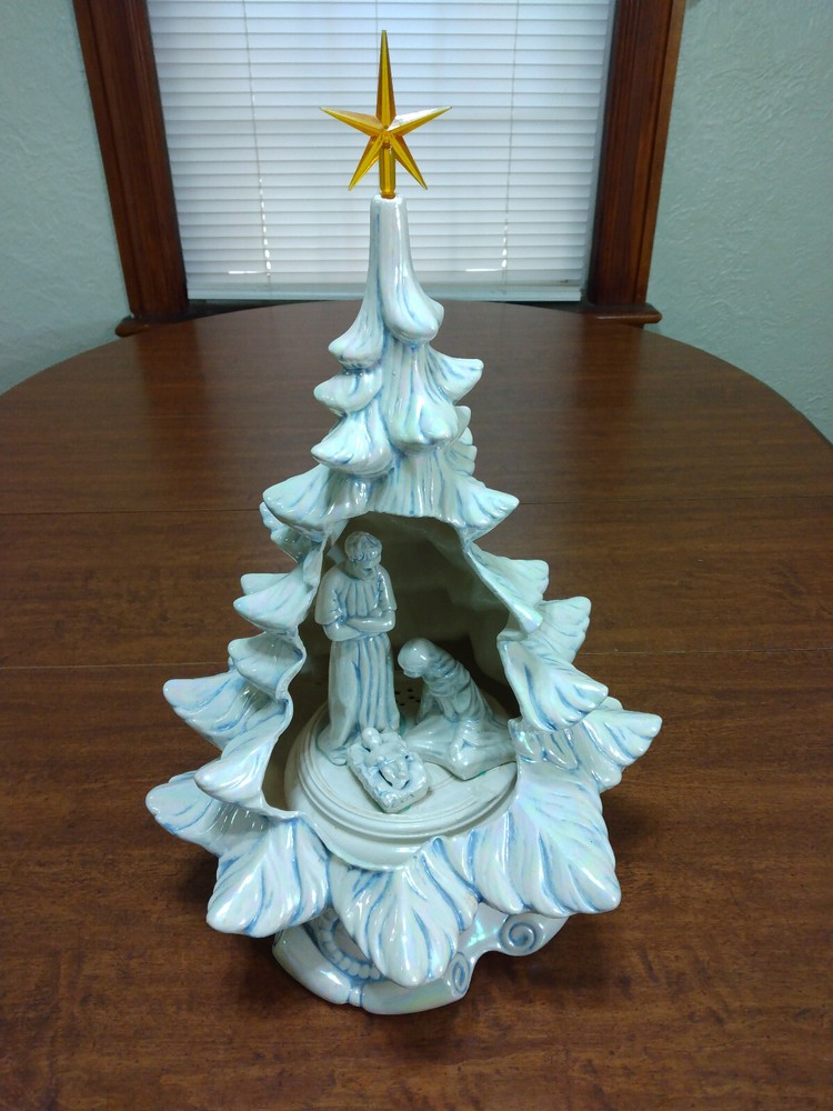 Vintage Duncan Ceramic Christmas Tree Nativity Scene Iridescent Handmade in 79