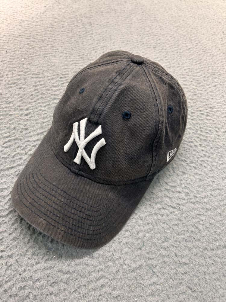 New York Yankees Hat Cap Mens One Size New Era Strapback Dad HAt