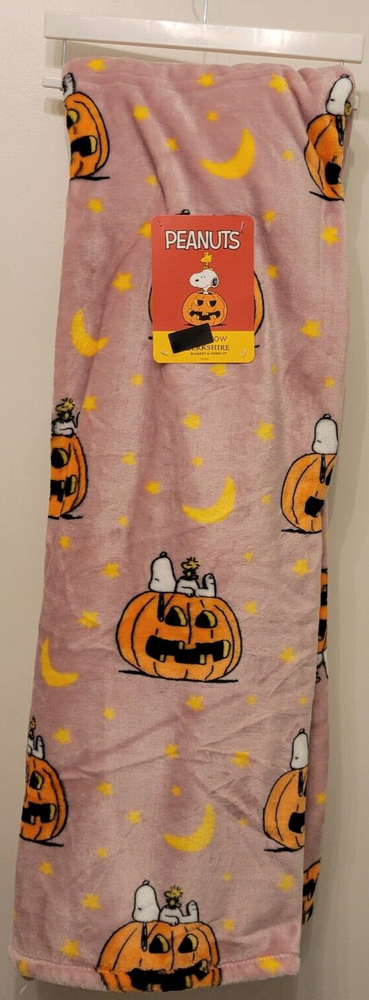 Halloween Snoopy Jack O'Lantern Stars Moon Pink Throw Blanket 50x70