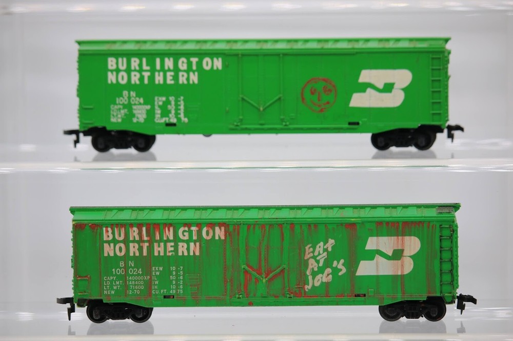 HO Scale Burlington Northern 10024 Weathered Graffiti Freight Cars Set of 2