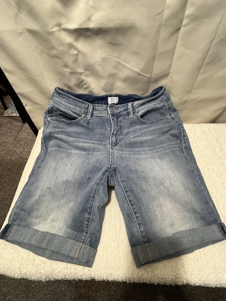 Time and Tru Womens Medium Wash Denim Bermuda Shorts Cuffed Size 12