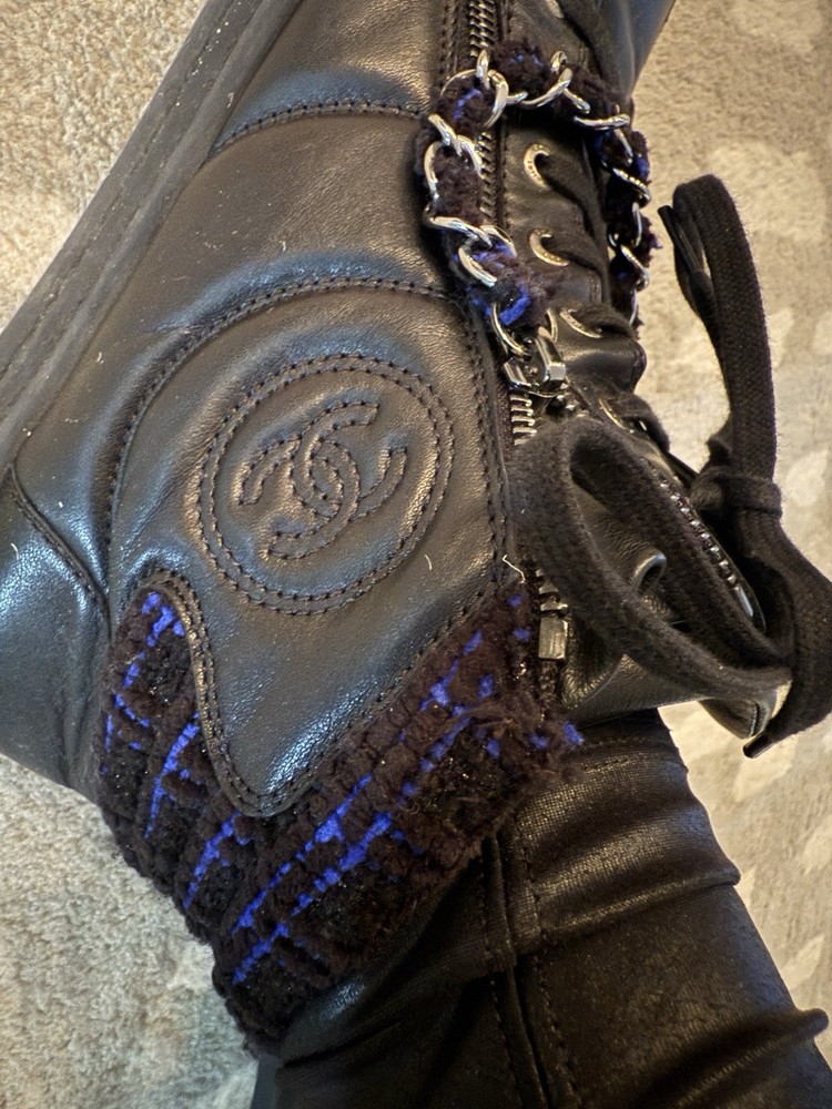 CHANEL Black Leather Sneakers with CC Logo, blue tweed accent and Zip Chain 40.5