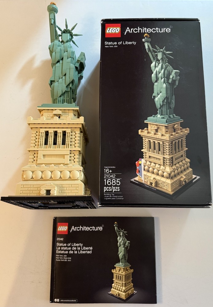 LEGO Architecture Statue of Liberty NYC 21042 1685pcs Complete w/ Box Used