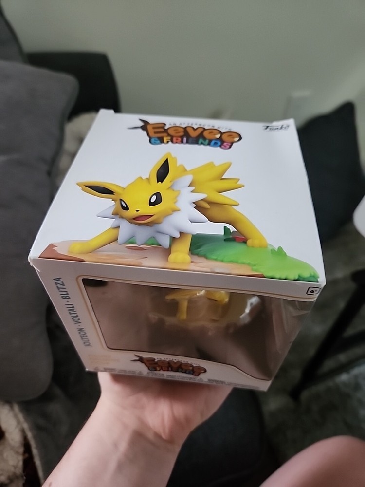 Jolteon Figurine (Eevee & Friends Series, Pokemon)