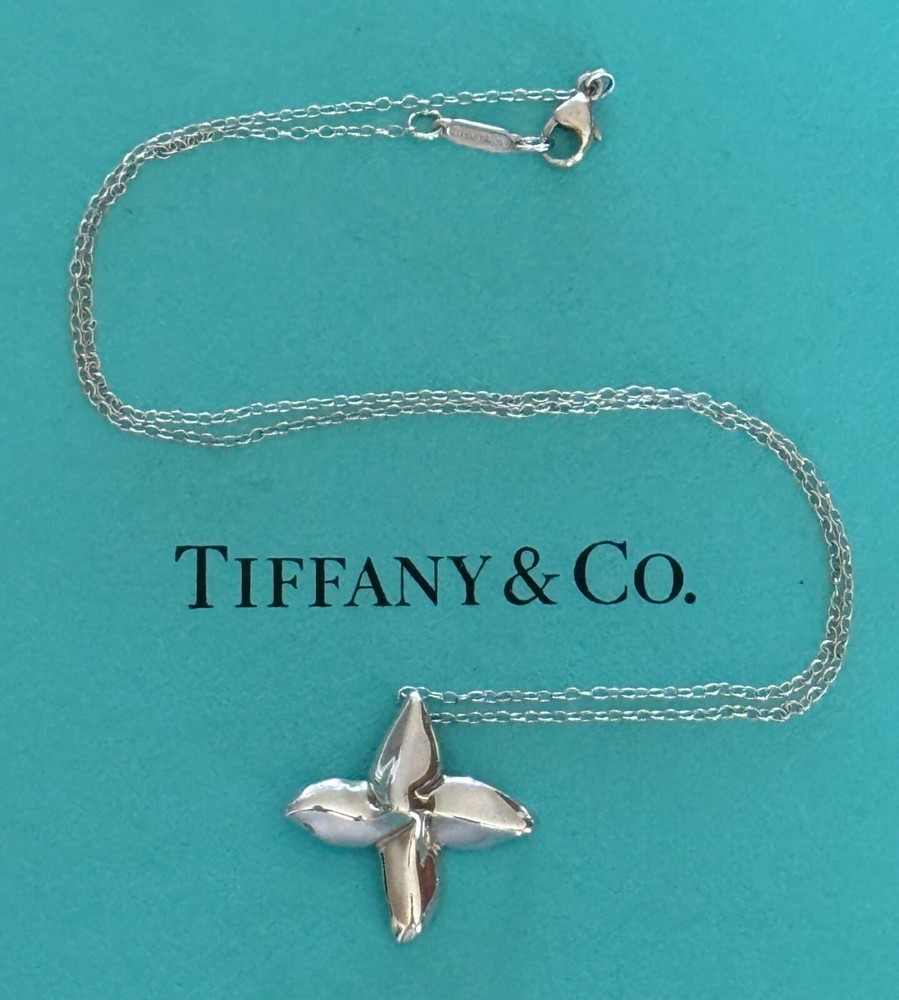 Tiffany & Co Sterling Silver Four Leaf Pendant Necklace 16 Inches