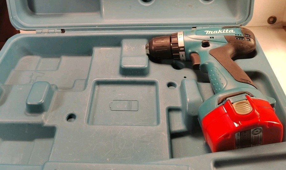 Makita 14.4V Drill with Battery and Hard Case Included
