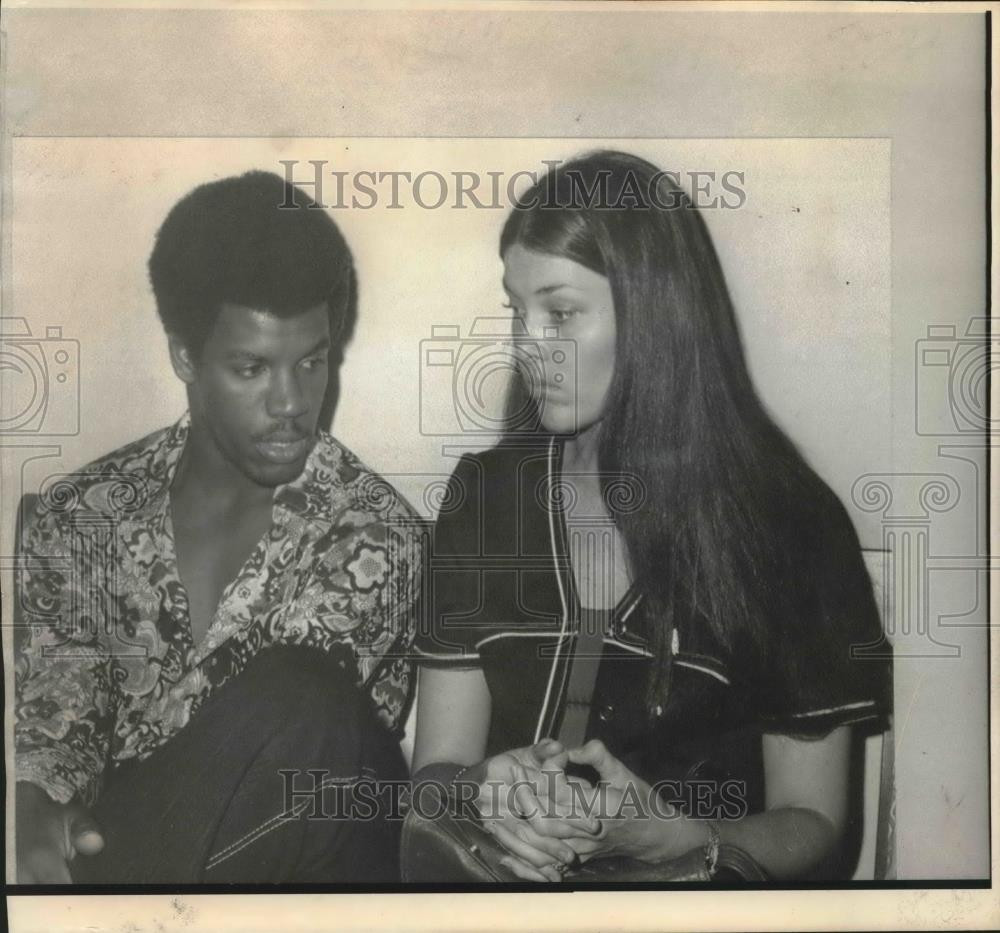 1973 Press Photo Baseball Player Cesar Cedeno and Wife Cora awaiting Sentencing