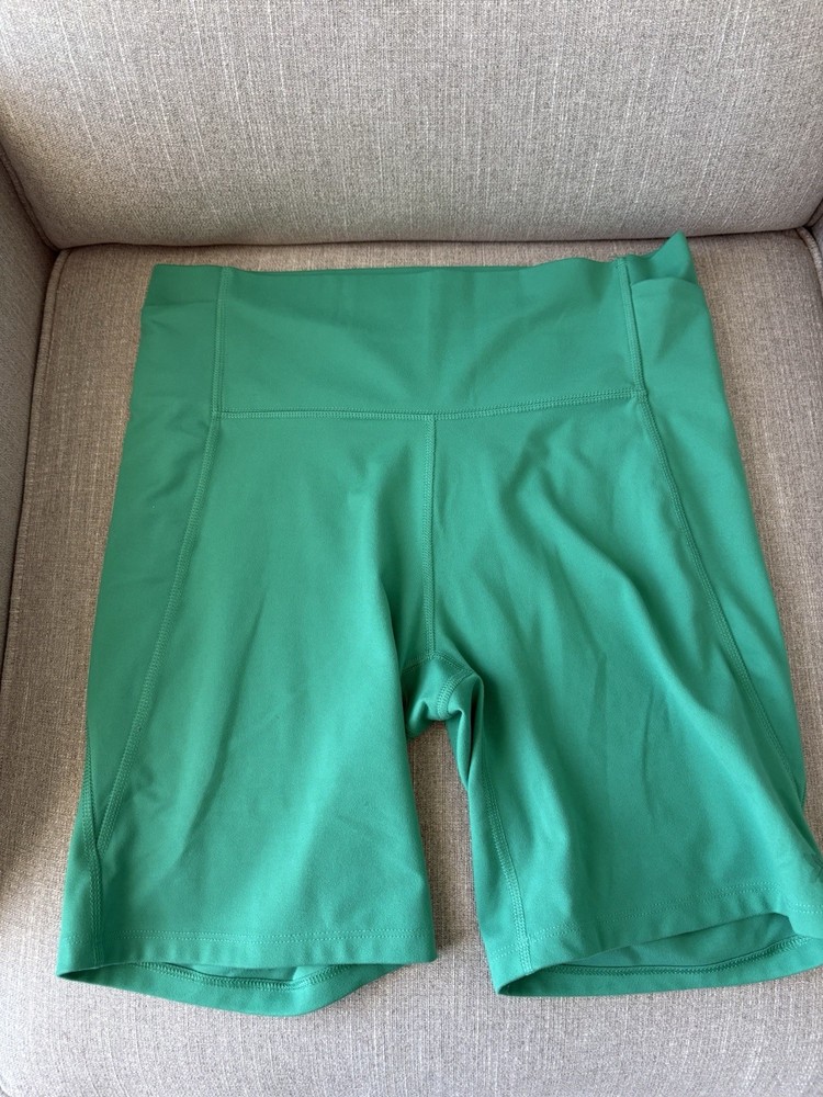 All In Motion Women’s Kelly Green Biker Shorts With Pockets - Size L