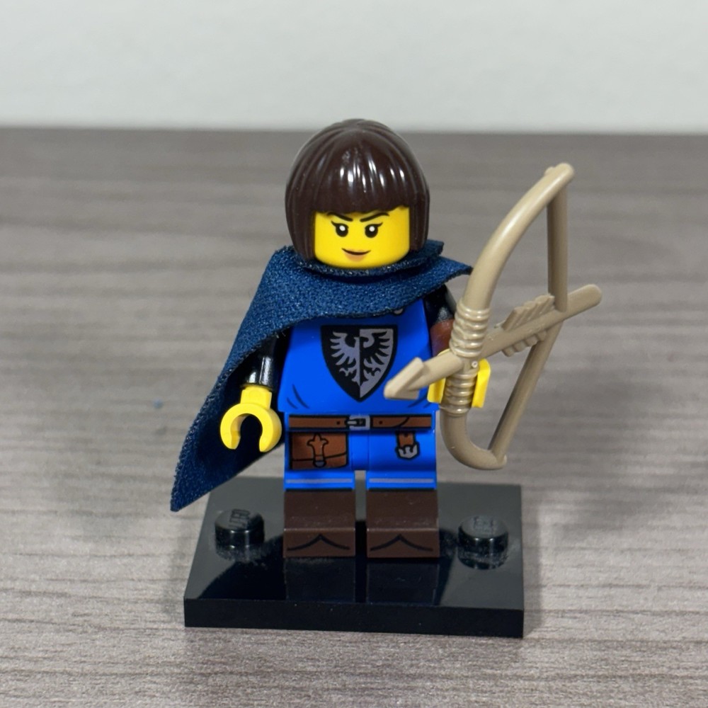 LEGO Castle Minifigure Knight Black Falcon Archer
