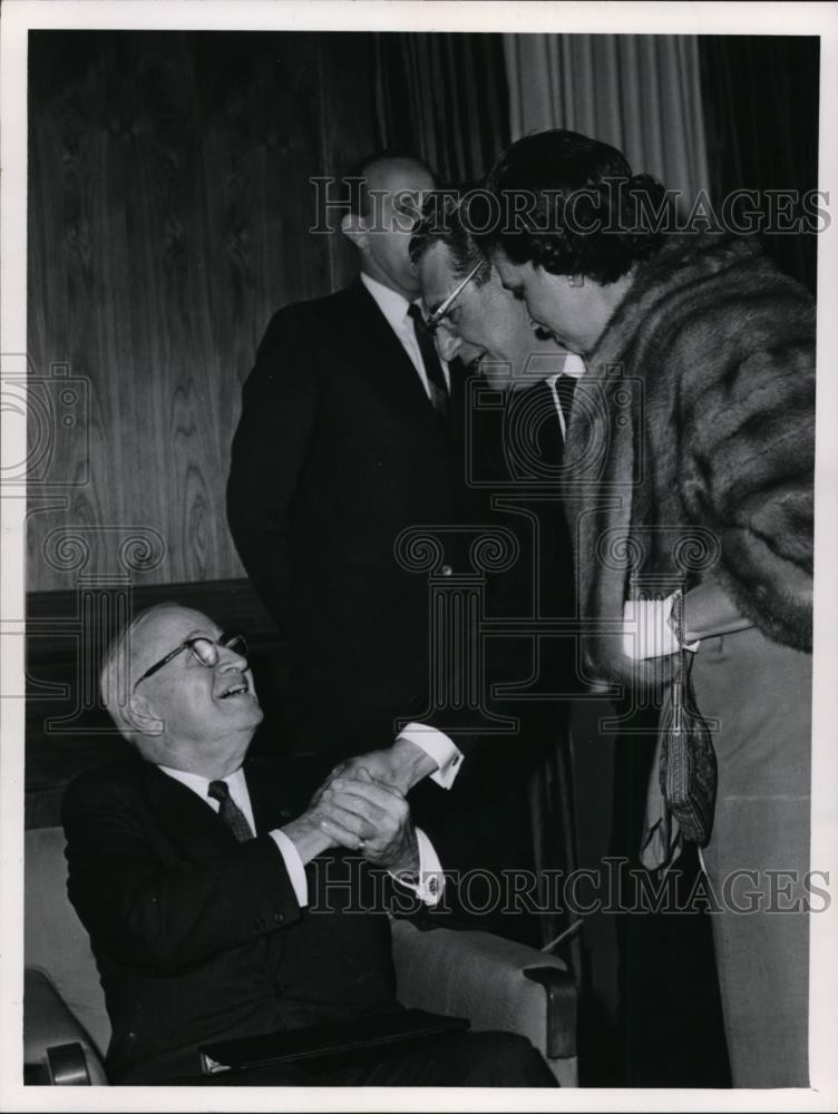 1963 Press Photo Harry S. Truman greets with Rabbi and Mrs. Rudolph Rosenthal