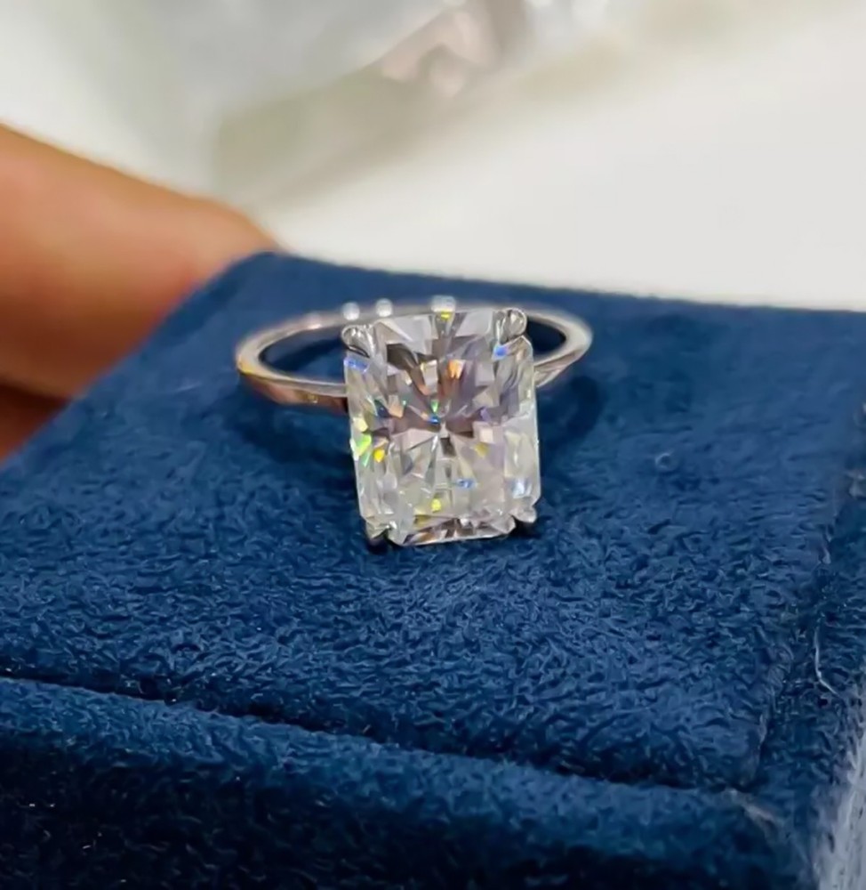 5.36Ct Radiant Cut White Diamond Solitaire in 925 Silver Engagement Ring