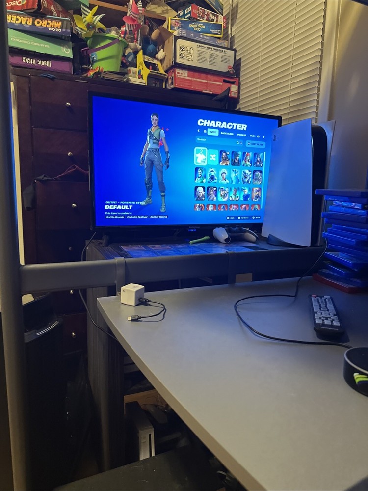 DNT BUY HERE) Stacked Skins/pickaxes acc ,message (2487296379