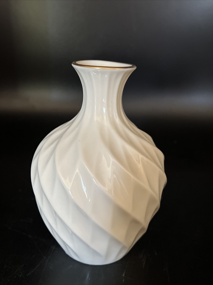 Vintage Lenox Richmond Swirl Bud Vase with 24k Gold /5.5 Inches Tall EUC
