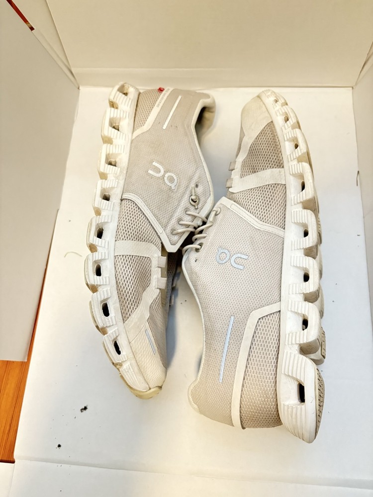 On Cloud 5 Swiss Engineering Women Size 9.5 59.98902 Pearl White Running Shoes