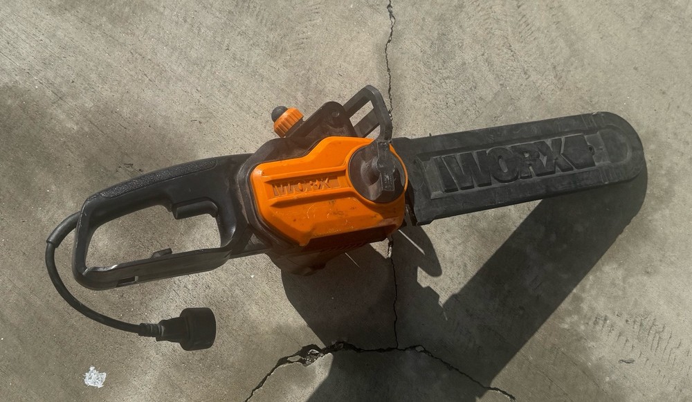 8 Amp 14In WORX WG305 Electric Chainsaw with Storage Cover  