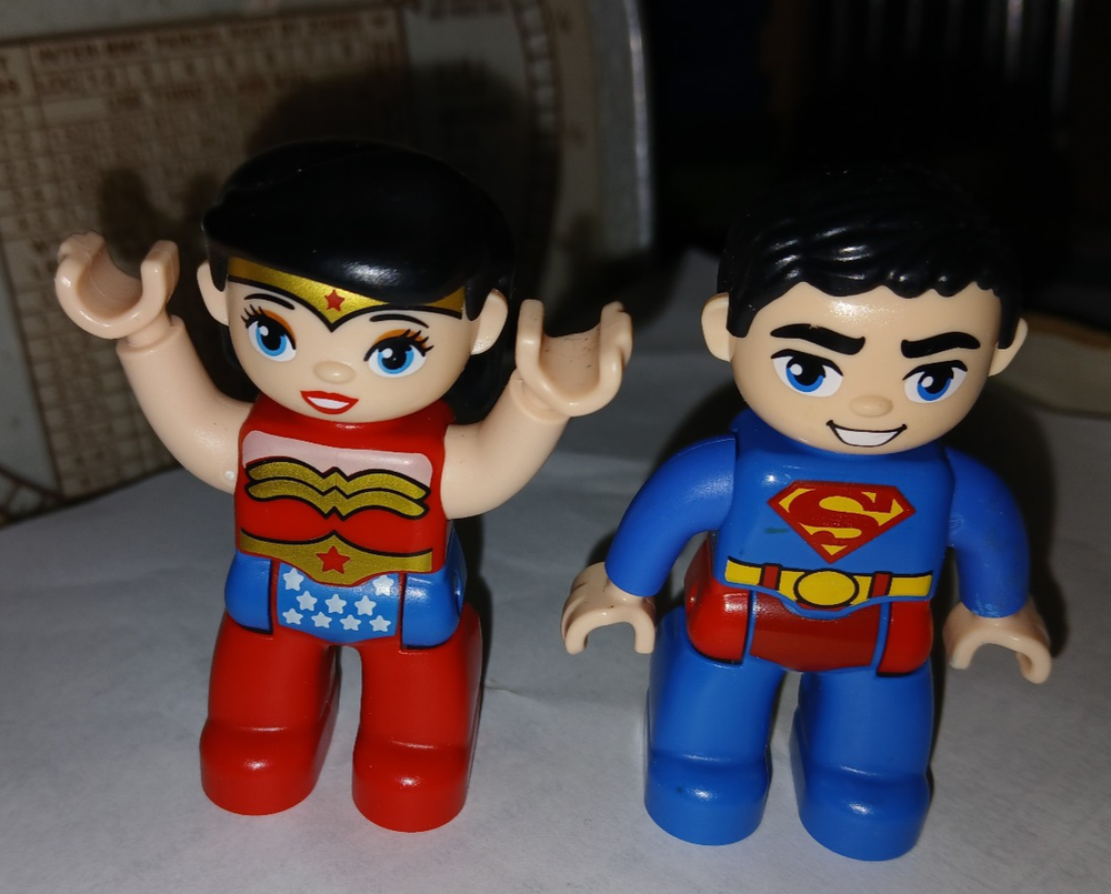 Duplo DC Super Heroes Wonder Woman and Superman 2.5 inch Mini Figures