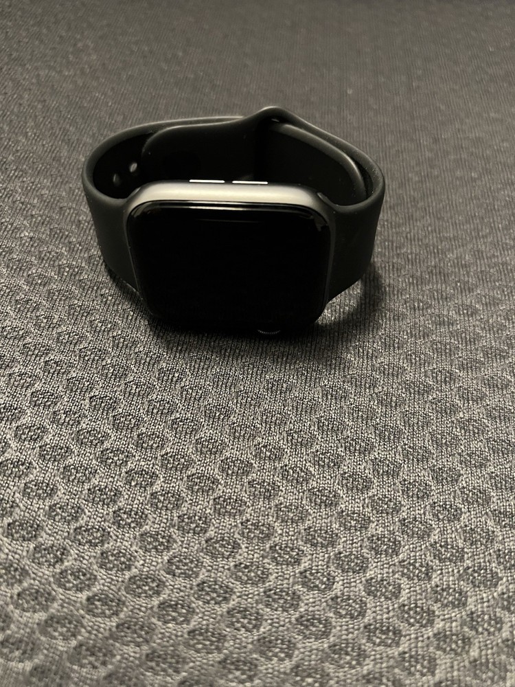 Apple Watch Series 4 40mm LTE GPS Space Gray Aluminum with M/L Band LOCKED