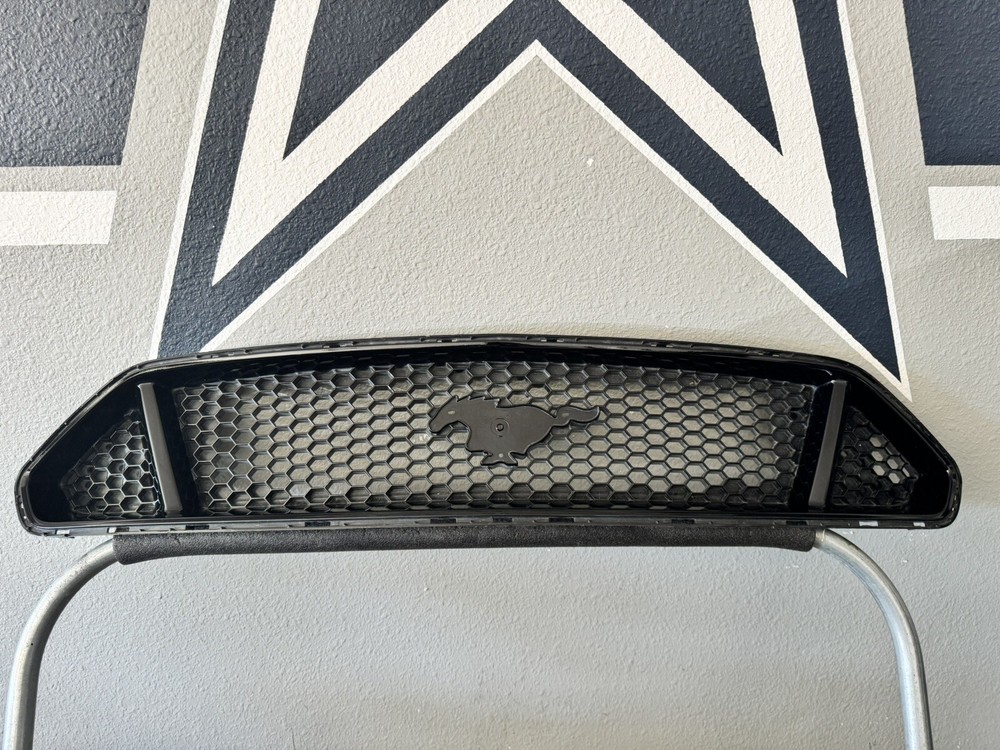2018 -23 Ford Mustang GT ecoboost front bumper cover upper center grille OEM