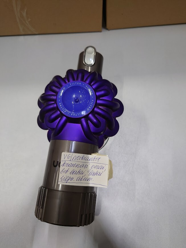 Dyson V6 Cordless Vacuum Used with Weak Battery No Accessories