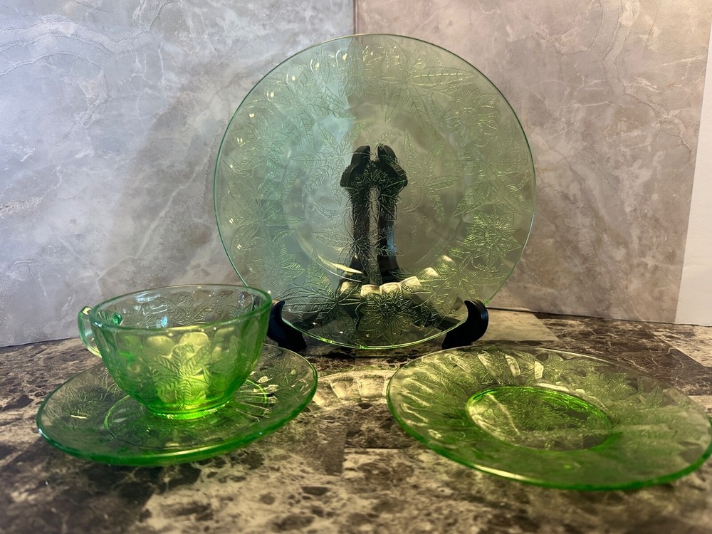 Uranium Jeannette Glass Floral Poinsettia Green Dinner set 4 pieces