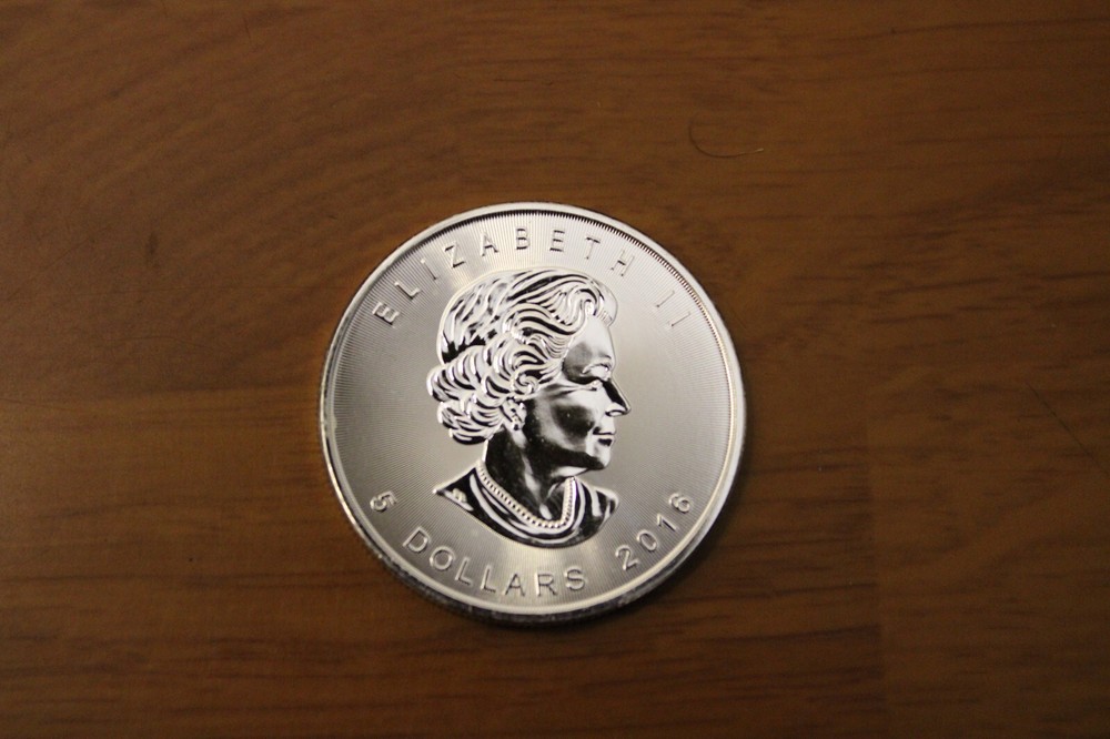 2016 Canadian $5 Silver Maple Leaf - 1 oz - Uncirculated