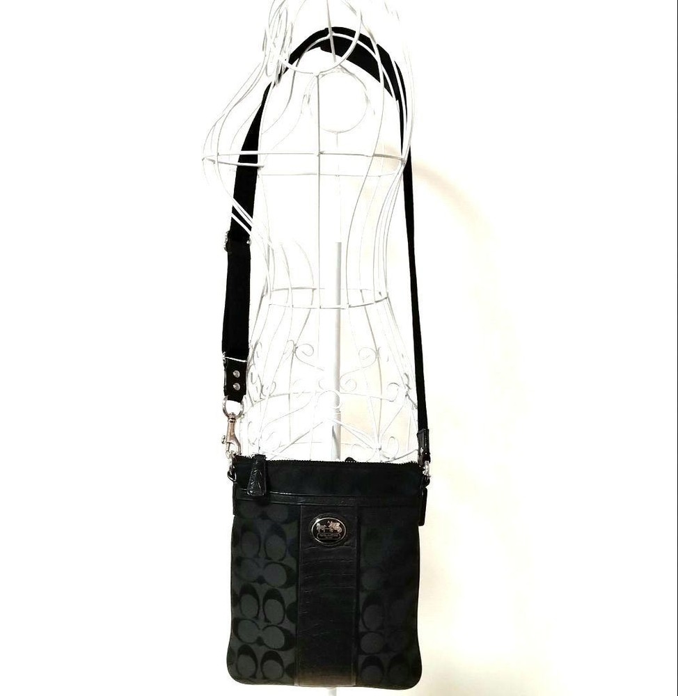Coach Black Signature Canvas Shoulder Bag Authentic G05121712