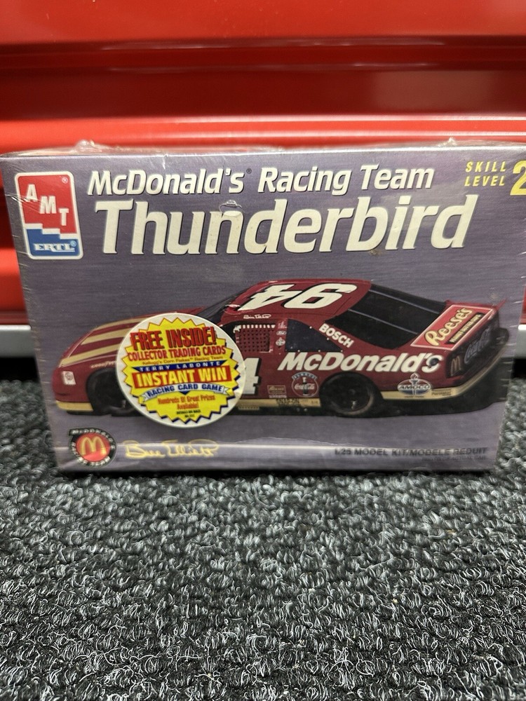 AMT ERTL 95 Ford Thunderbird #94 McDonalds Bill Elliott 1:25th Plastic Model Kit