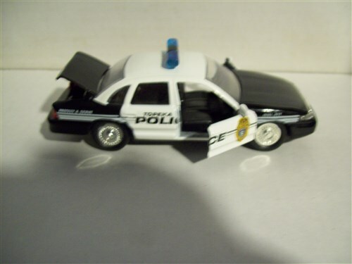 1/43 SCALE 1997 CROWN VICTORIA TOPEKA POLICE CAR BLUE FLASHERS 1/16