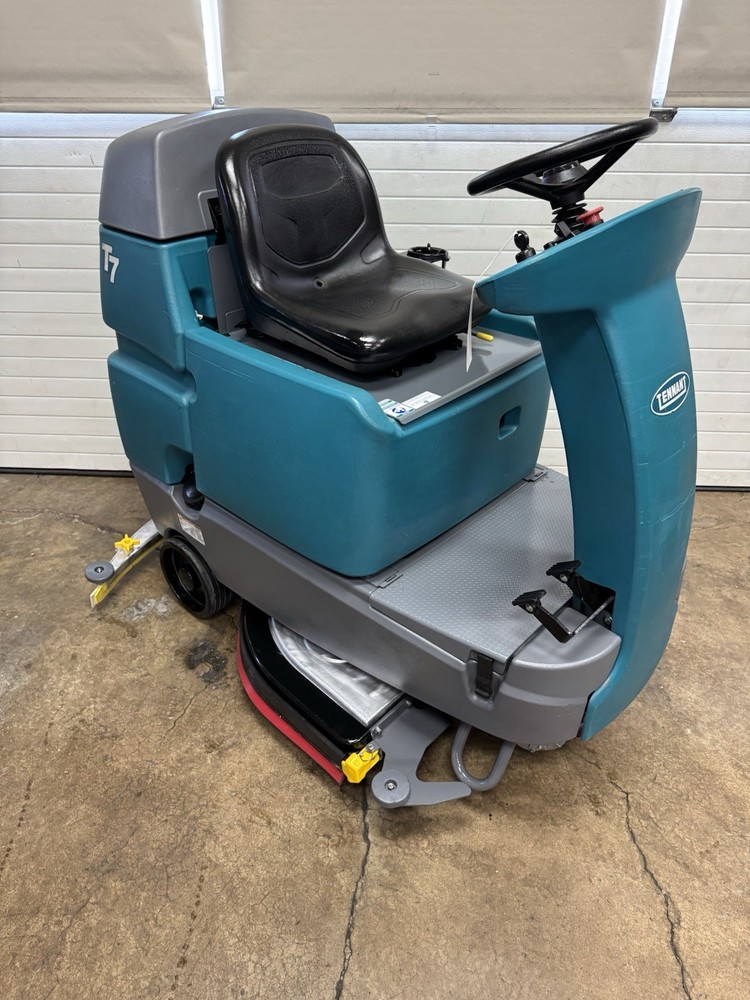 Tennant T7 RideOn Floor Scrubber 32 Inch 2020 Model Low Hours 460 New Battery Stock 1127