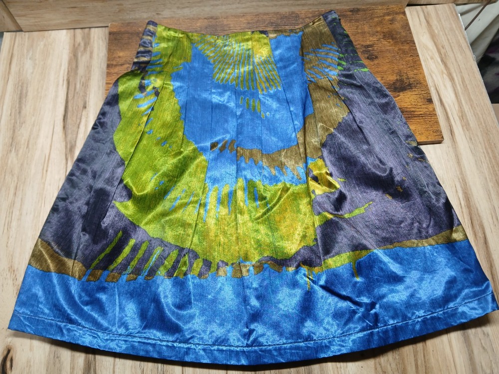 Vintage ETRO Skirt Blue Green Knee Length Size 42 Made In Italy Silky Shiny