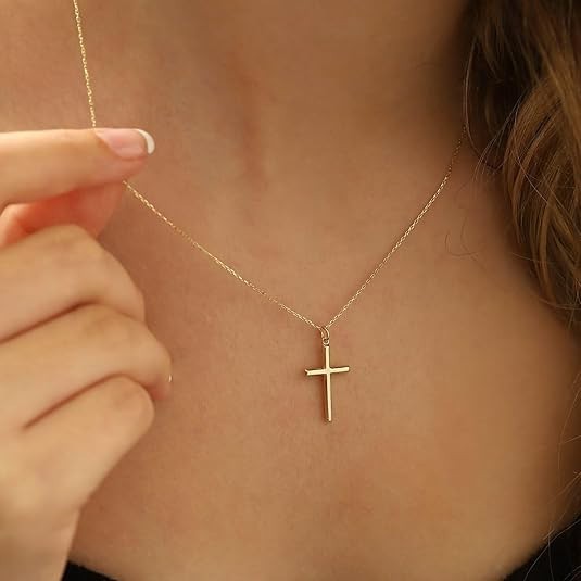 Cross Necklace for Women，14K Gold Plated Cross Necklace Layered Gold Cross Neckl