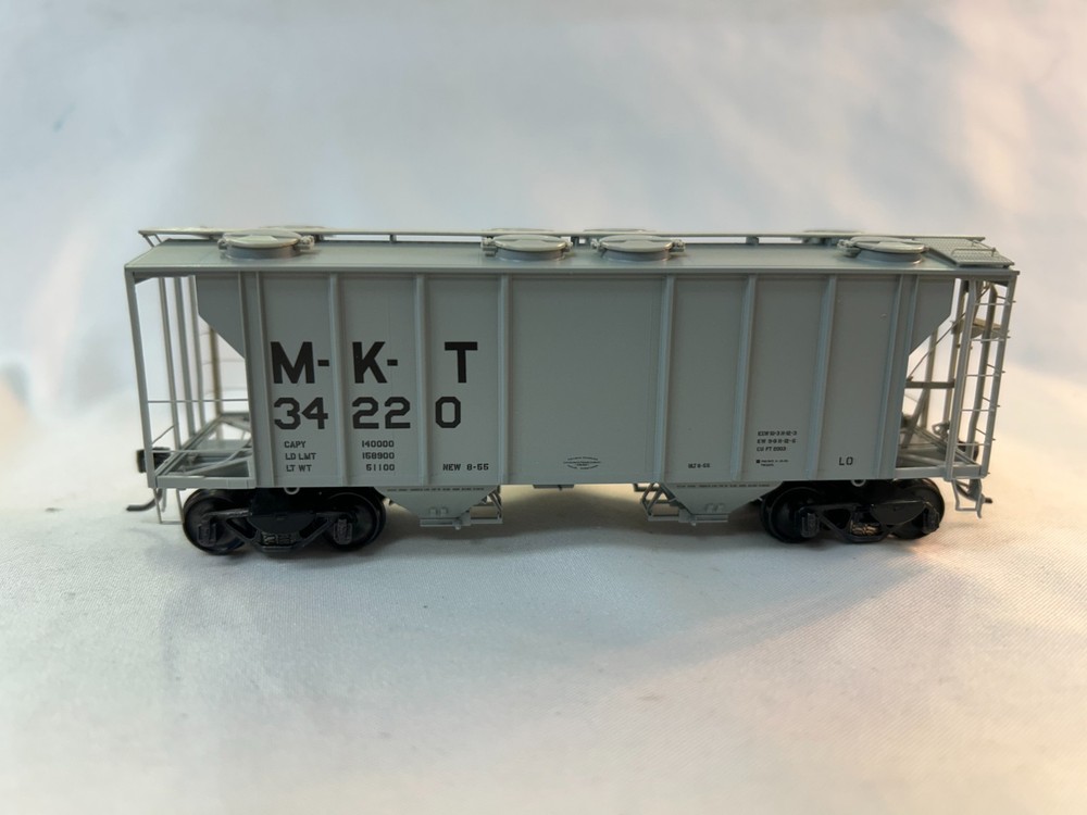Kadee Cars 8615 HO Scale PS-2 Covered Hopper, MKT #34220