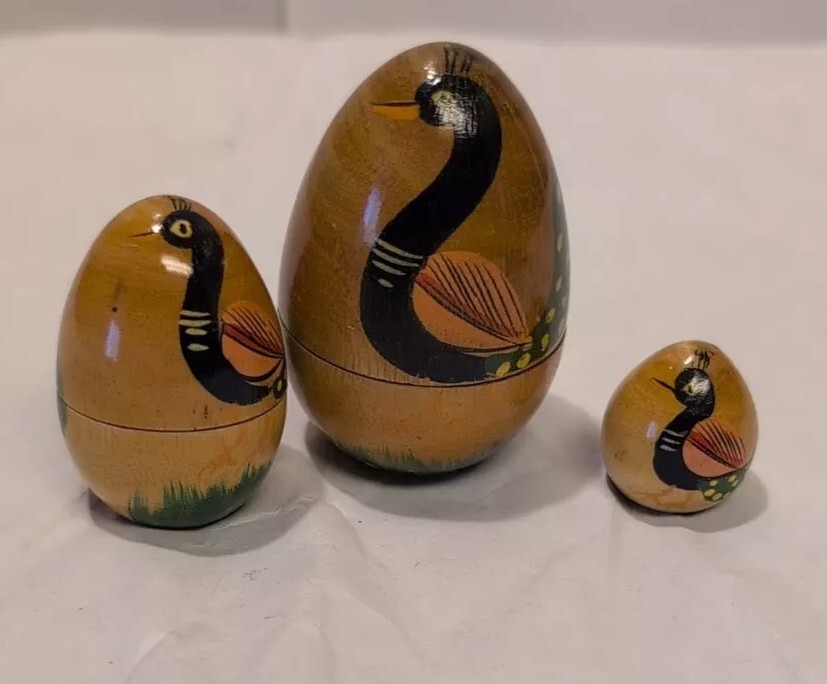 Vintage Set Of 3 Wooden Hand Painted Collector Nesting Eggs W/ Peacocks