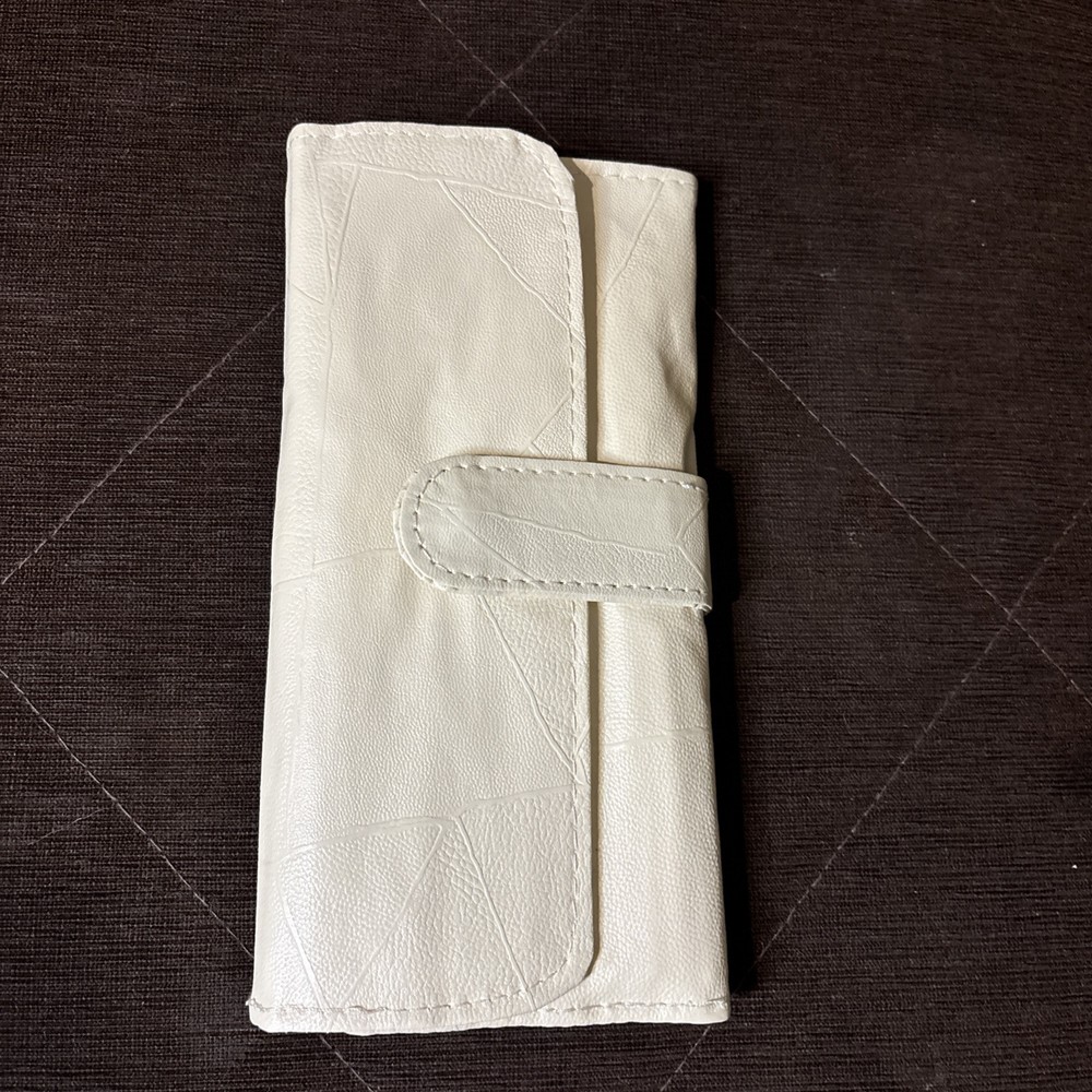 12 Piece Brand NEW OptiTurn LP Makeup Brushes w/ White Leather-like Case