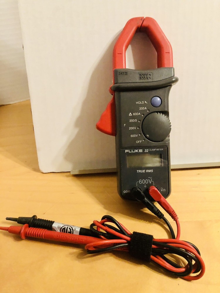 FLUKE 32 AC DC ELECTRIC CURRENT CLAMP METER