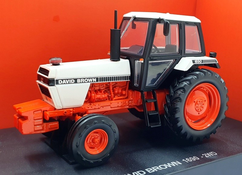 Universal Hobbies 1/32 Scale UH6754 - Case David Brown 1690 2WD - White/Orange