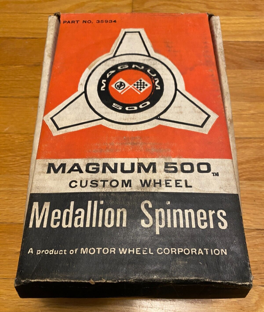 FOUR NOS Vintage Motor Wheel MAGNUM 500 Medallion SPINNER CENTER CAPS New in BOX