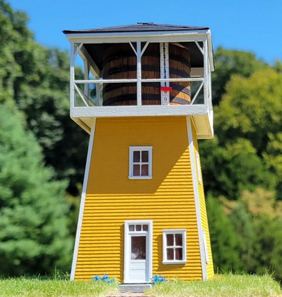 FARM-STYLE WATER TANK HO Model Railroad Structure Unpainted Wood Laser Kit GWFT