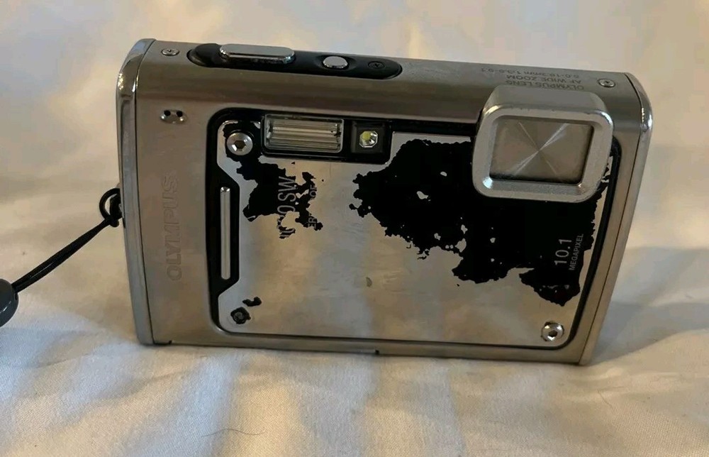 Olympus Stylus 1030SW 10.1MP Waterproof Shockproof Digital Camera 3.6x Zoom Silver