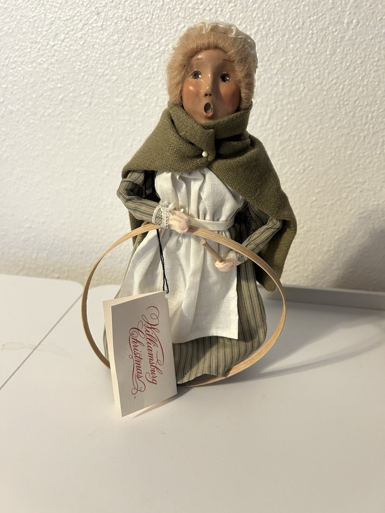 Vintage Byers Choice Carolers Williamsburg Collection Old Woman with Hoop ~ 1998